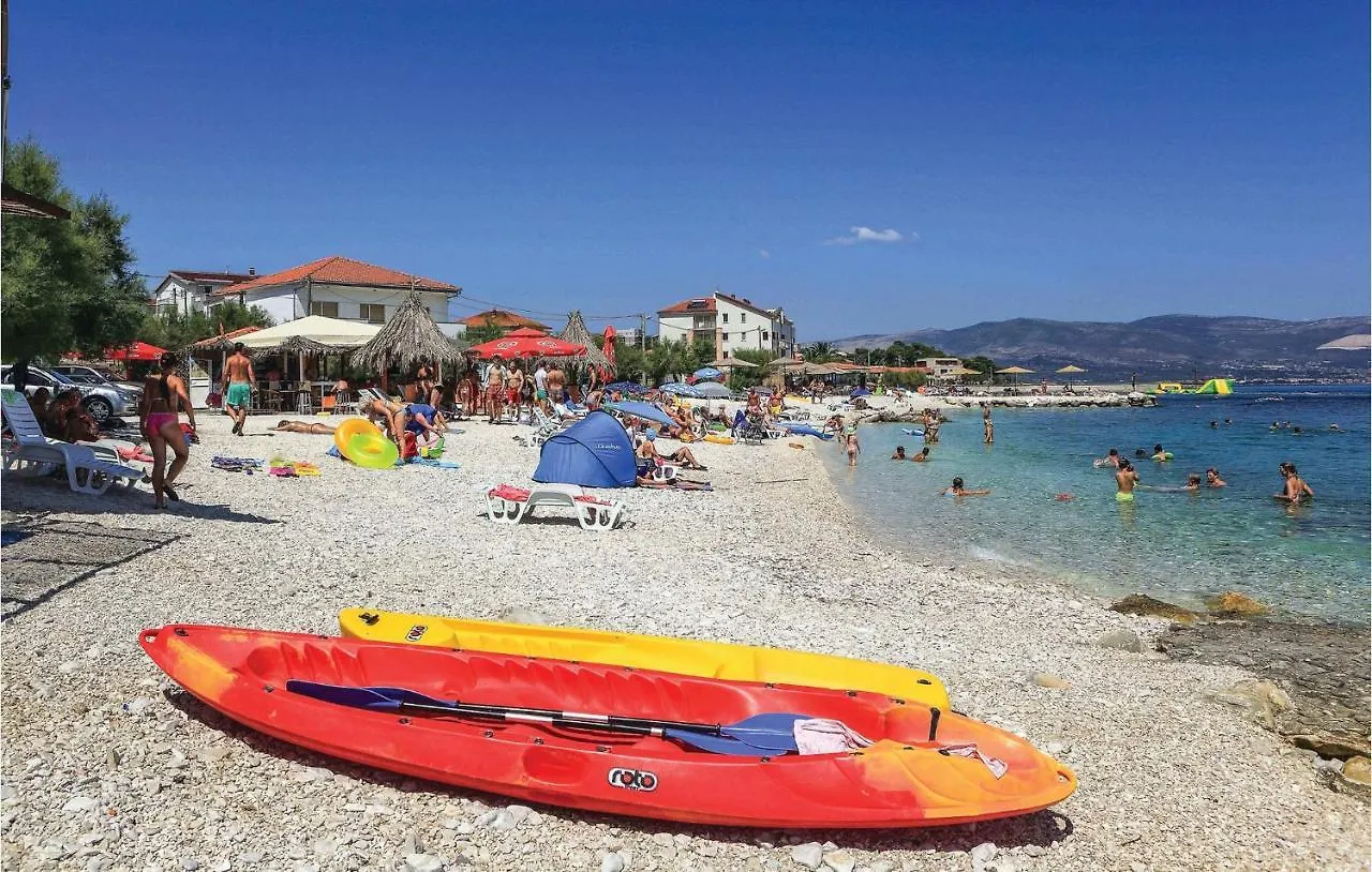 1 Bedroom Beach Front Apartment In Slatine