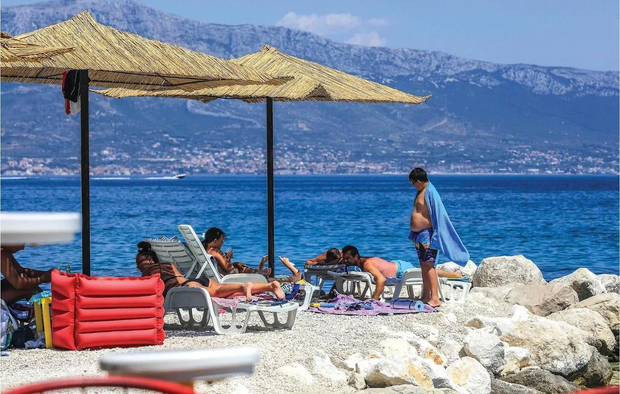 1 Bedroom Beach Front Apartment In Slatine