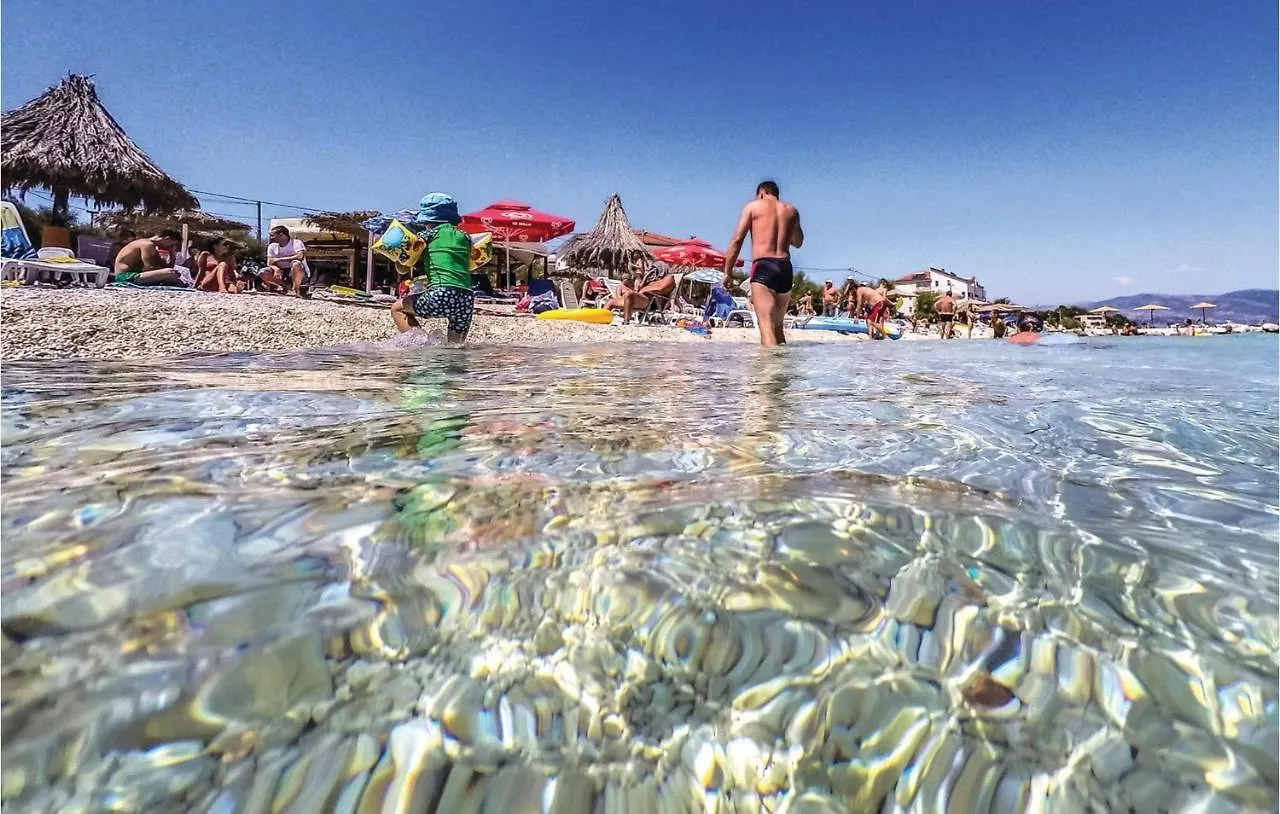 1 Bedroom Beach Front Apartment In Slatine