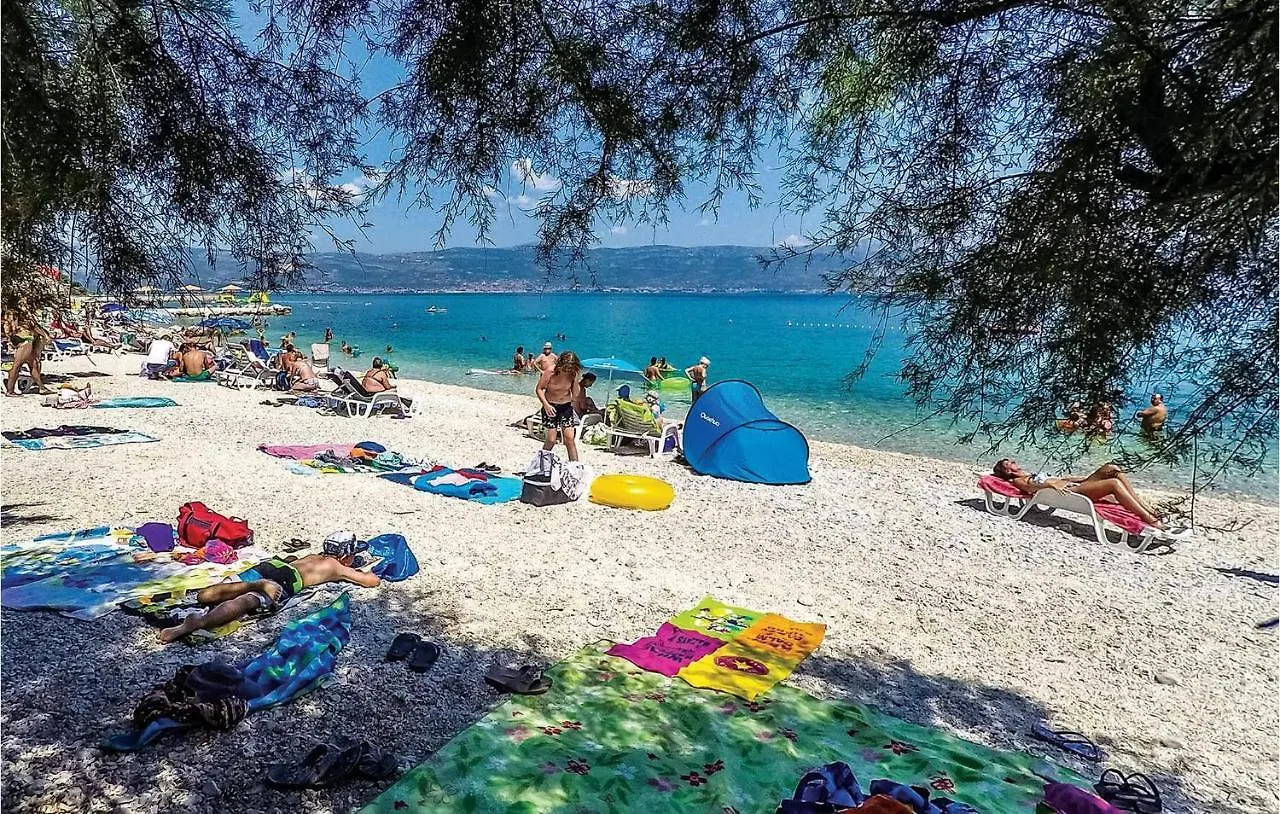1 Bedroom Beach Front Apartment In Slatine