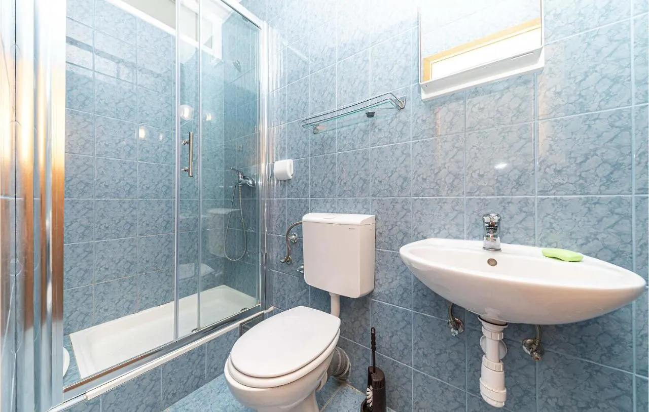 1 Bedroom Beach Front Apartment In Slatine